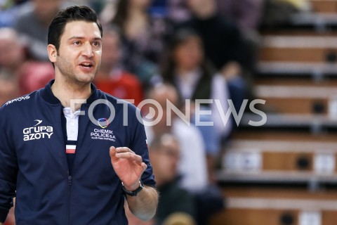  25.11.2019 RZESZOW <br />
SIATKOWKA <br />
LIGA SIATKOWKI KOBIET LSK 2019/2020 <br />
POLISH WOMEN VOLLEYBALL LEAGUE <br />
MECZ DEVELOPRES SKYRES RZESZOW - GRUPA AZOTY CHEMIK POLICE <br />
N/Z FERHAT AKBAS - I TRENER ( HEAD COACH ) SYLWETKA <br />
 