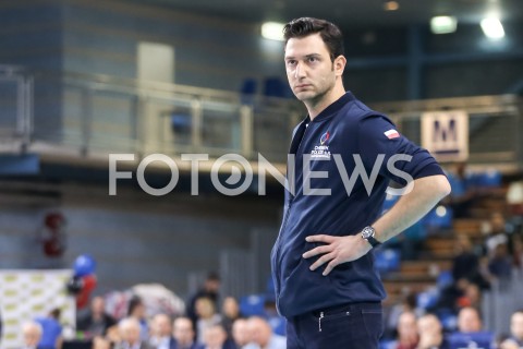  25.11.2019 RZESZOW <br />
SIATKOWKA <br />
LIGA SIATKOWKI KOBIET LSK 2019/2020 <br />
POLISH WOMEN VOLLEYBALL LEAGUE <br />
MECZ DEVELOPRES SKYRES RZESZOW - GRUPA AZOTY CHEMIK POLICE <br />
N/Z FERHAT AKBAS - I TRENER ( HEAD COACH ) SYLWETKA <br />
 