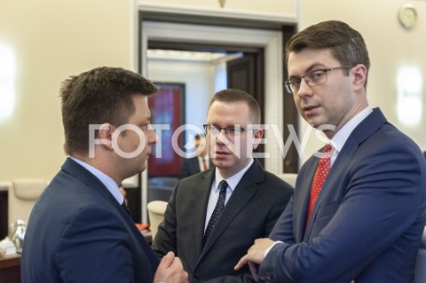  26.11.2019 WARSZAWA<br />
POSIEDZENIE RADY MINISTROW<br />
N/Z KRZYSZTOF KUBOW PIOTR MULLER MICHAL DWORCZYK<br />
 