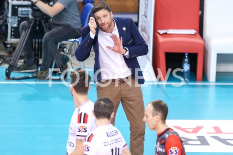  27.11.2019 RZESZOW <br />
SIATKOWKA MEZCZYZN <br />
PLUSLIGA SEZON 2019/2020 <br />
PLUS LIGA POLISH MEN VOLLEYBALL LEAGUE <br />
MECZ ASSECO RESOVIA - ZAKSA KEDZIERZYN KOZLE <br />
N/Z PIOTR GRUSZKA - I TRENER ( HEAD COACH ) SIATKARZE <br />
 