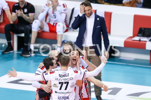  27.11.2019 RZESZOW <br />
SIATKOWKA MEZCZYZN <br />
PLUSLIGA SEZON 2019/2020 <br />
PLUS LIGA POLISH MEN VOLLEYBALL LEAGUE <br />
MECZ ASSECO RESOVIA - ZAKSA KEDZIERZYN KOZLE <br />
N/Z TOMAS THOMAS ROUSSEAUX RADOSC EMOCJE PIOTR GRUSZKA - I TRENER ( HEAD COACH ) SMUTEK PORAZKA PRZEGRANA <br />
 