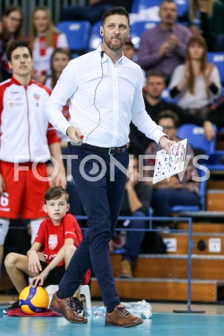  15.12.2019 RZESZOW <br />
SIATKOWKA MEZCZYZN <br />
PLUSLIGA SEZON 2019/2020 <br />
PLUS LIGA POLISH MEN VOLLEYBALL LEAGUE <br />
MECZ ASSECO RESOVIA - ALURON VIRTU CMC ZAWIERCIE <br />
N/Z PIOTR GRUSZKA - I TRENER ( HEAD COACH ) SYLWETKA <br />
 