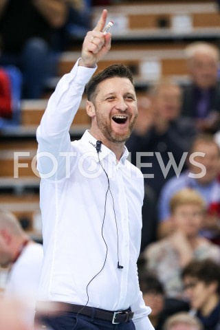  15.12.2019 RZESZOW <br />
SIATKOWKA MEZCZYZN <br />
PLUSLIGA SEZON 2019/2020 <br />
PLUS LIGA POLISH MEN VOLLEYBALL LEAGUE <br />
MECZ ASSECO RESOVIA - ALURON VIRTU CMC ZAWIERCIE <br />
N/Z PIOTR GRUSZKA - I TRENER ( HEAD COACH ) RADOSC EMOCJE <br />
 