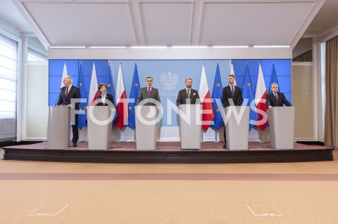  11.03.2020 WARSZAWA KPRM<br />
KONFERENCJA W KPRM NA TEMAT ZAMKNIECIA SZKOL<br />
N/Z JAROSLAW GOWIN MARLENA MALAG PREMIER MATEUSZ MORAWIECKI LUKASZ SZUMOWSKI DARIUSZ PIONTKOWSKI PIOTR GLINSKI<br />
 