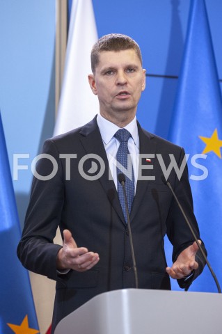  11.03.2020 WARSZAWA KPRM<br />
KONFERENCJA W KPRM NA TEMAT ZAMKNIECIA SZKOL<br />
N/Z DARIUSZ PIONTKOWSKI<br />
 