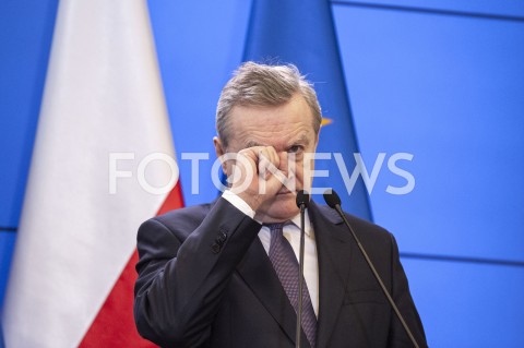  11.03.2020 WARSZAWA KPRM<br />
KONFERENCJA W KPRM NA TEMAT ZAMKNIECIA SZKOL<br />
N/Z PIOTR GLINSKI<br />
 