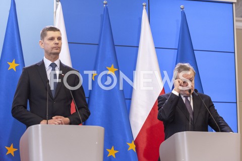  11.03.2020 WARSZAWA KPRM<br />
KONFERENCJA W KPRM NA TEMAT ZAMKNIECIA SZKOL<br />
N/Z DARIUSZ PIONTKOWSKI PIOTR GLINSKI<br />
 