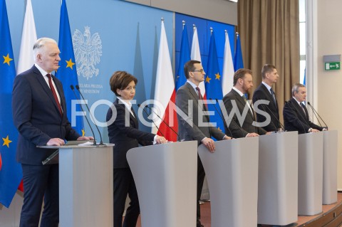  11.03.2020 WARSZAWA KPRM<br />
KONFERENCJA W KPRM NA TEMAT ZAMKNIECIA SZKOL<br />
N/Z JAROSLAW GOWIN MARLENA MALAG PREMIER MATEUSZ MORAWIECKI LUKASZ SZUMOWSKI DARIUSZ PIONTKOWSKI PIOTR GLINSKI<br />
 