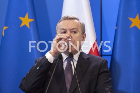  11.03.2020 WARSZAWA KPRM<br />
KONFERENCJA W KPRM NA TEMAT ZAMKNIECIA SZKOL<br />
N/Z PIOTR GLINSKI<br />
 