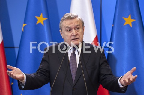  11.03.2020 WARSZAWA KPRM<br />
KONFERENCJA W KPRM NA TEMAT ZAMKNIECIA SZKOL<br />
N/Z PIOTR GLINSKI<br />
 