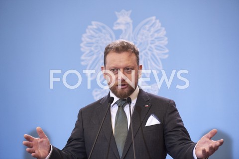  11.03.2020 WARSZAWA KPRM<br />
KONFERENCJA W KPRM NA TEMAT ZAMKNIECIA SZKOL<br />
N/Z LUKASZ SZUMOWSKI<br />
 