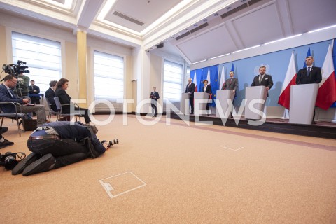  11.03.2020 WARSZAWA KPRM<br />
KONFERENCJA W KPRM NA TEMAT ZAMKNIECIA SZKOL<br />
N/Z JAROSLAW GOWIN MARLENA MALAG PREMIER MATEUSZ MORAWIECKI LUKASZ SZUMOWSKI DARIUSZ PIONTKOWSKI PIOTR MULLER<br />
 