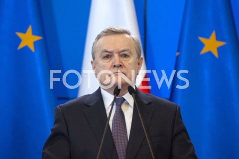  11.03.2020 WARSZAWA KPRM<br />
KONFERENCJA W KPRM NA TEMAT ZAMKNIECIA SZKOL<br />
N/Z PIOTR GLINSKI<br />
 