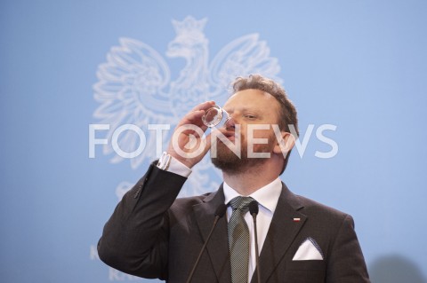  11.03.2020 WARSZAWA KPRM<br />
KONFERENCJA W KPRM NA TEMAT ZAMKNIECIA SZKOL<br />
N/Z LUKASZ SZUMOWSKI<br />
 