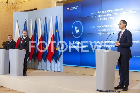  13.03.2020 WARSZAWA KPRM<br />
KONFERENCJA W KPRM W SPRAWIE STANU WYJATKOWEGO I ZAMKNIECIA GRANIC<br />
N/Z PREMIER MATEUSZ MORAWIECKI MARIUSZ KAMINSKI LUKASZ SZUMOWSKI PREMIER MATEUSZ MORAWIECKI<br />
 