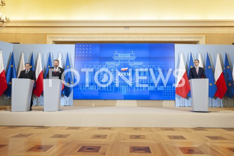  13.03.2020 WARSZAWA KPRM<br />
KONFERENCJA W KPRM W SPRAWIE STANU WYJATKOWEGO I ZAMKNIECIA GRANIC<br />
N/Z MARIUSZ KAMINSKI LUKASZ SZUMOWSKI PREMIER MATEUSZ MORAWIECKI<br />
 