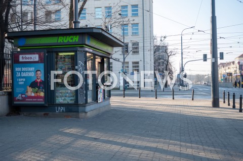  17.03.2020 WARSZAWA<br />
OPUSTOSZALE MIEJSCA W WARSZAWIE W TRAKCIE PANDEMII KORONAWIRUSA <br />
N/Z PUSTE ULICE WARSZAWY KIOSK RUCHU RUCH<br />
 