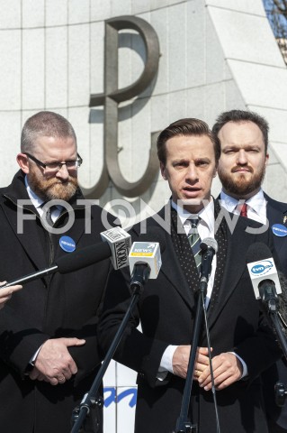  18.03.2020 WARSZAWA<br />
KONFERENCJA KRZYSZTOFA BOSAKA<br />
ZLOZENIE PODPISOW POPARCIA W PKW<br />
N/Z KRZYSZTOF BOSAK GRZEGORZ BRAUN WITOLD TUMANOWICZ <br />
 