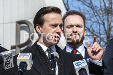  18.03.2020 WARSZAWA<br />
KONFERENCJA KRZYSZTOFA BOSAKA<br />
ZLOZENIE PODPISOW POPARCIA W PKW<br />
N/Z KRZYSZTOF BOSAK WITOLD TUMANOWICZ<br />
 