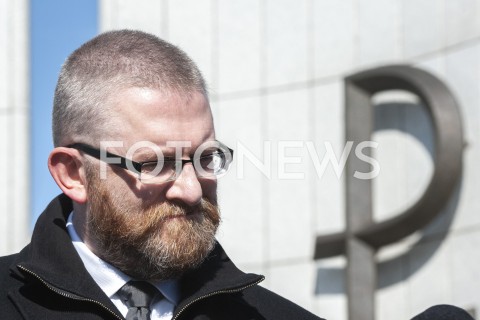  18.03.2020 WARSZAWA<br />
KONFERENCJA KRZYSZTOFA BOSAKA<br />
ZLOZENIE PODPISOW POPARCIA W PKW<br />
N/Z GRZEGORZ BRAUN<br />
 