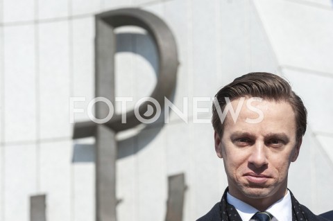  18.03.2020 WARSZAWA<br />
KONFERENCJA KRZYSZTOFA BOSAKA<br />
ZLOZENIE PODPISOW POPARCIA W PKW<br />
N/Z KRZYSZTOF BOSAK<br />
 