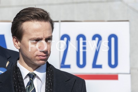  18.03.2020 WARSZAWA<br />
KONFERENCJA KRZYSZTOFA BOSAKA<br />
ZLOZENIE PODPISOW POPARCIA W PKW<br />
N/Z KRZYSZTOF BOSAK<br />
 