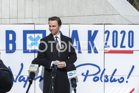  18.03.2020 WARSZAWA<br />
KONFERENCJA KRZYSZTOFA BOSAKA<br />
ZLOZENIE PODPISOW POPARCIA W PKW<br />
N/Z KRZYSZTOF BOSAK<br />
 