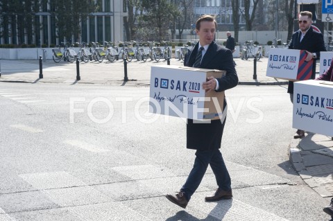  18.03.2020 WARSZAWA<br />
KONFERENCJA KRZYSZTOFA BOSAKA<br />
ZLOZENIE PODPISOW POPARCIA W PKW<br />
N/Z KRZYSZTOF BOSAK<br />
 