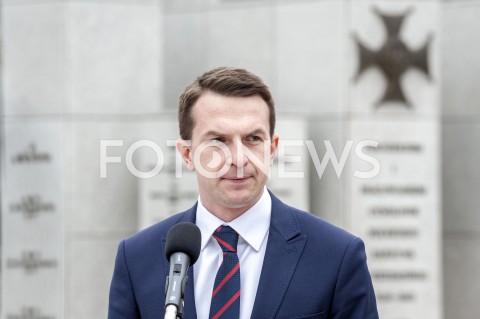  20.03.2020 WARSZAWA<br />
KONFERENCJA MALGORZATY KIDAWY BLONSKIEJ<br />
N/Z ADAM SZLAPKA KRZYZ ORDER VIRTUTI MILITARI<br />
 