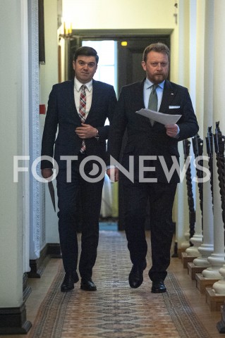  30.03.2020 WARSZAWA<br />
KONFERENCJA MINISTRA ZDROWIA W WARSZAWIE<br />
N/Z LUKASZ SZUMOWSKI WOJCIECH ANDRUSIEWICZ<br />
 