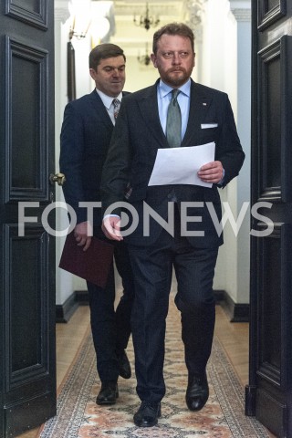  30.03.2020 WARSZAWA<br />
KONFERENCJA MINISTRA ZDROWIA W WARSZAWIE<br />
N/Z LUKASZ SZUMOWSKI WOJCIECH ANDRUSIEWICZ<br />
 