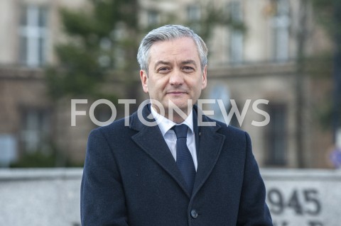  31.03.2020 WARSZAWA<br />
KONFERENCJA LEWICY<br />
N/Z ROBERT BIEDRON 1945<br />
 