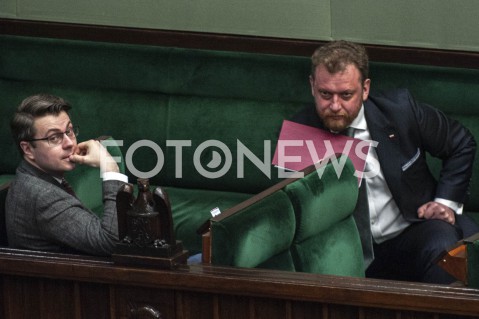  06.04.2020 WARSZAWA SEJM<br />
POSIEDZENIE SEJMU<br />
TEMATEM POSIEDZENIA M.IN. GLOSOWANIE KORESPONDENCYJNE W WYBORACH PREZYDENCKICH<br />
N/Z LUKASZ SZUMOWSKI PIOTR MULLER<br />
 