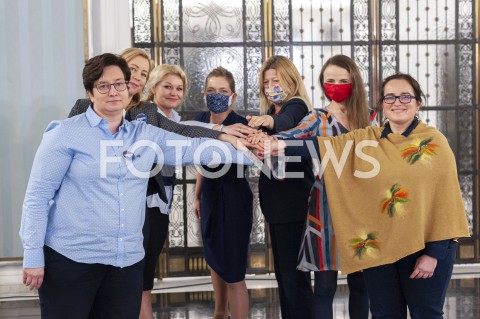  30.04.2020 WARSZAWA SEJM<br />
POSIEDZENIE SEJMU<br />
N/Z HANNA GILL PIATEK MAGDALENA BIEJAT KAROLINA PAWLICZAK MONIKA FALEJ KATARZYNA UEBERHAN ANITA KUCHARSKA DZIEDZIC AGNIESZKA DZIEMIANOWICZ BAK<br />
 