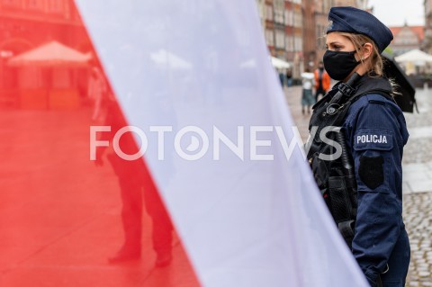  23.05.2020 GDANSK<br />
MANIFESTACJA KOMITETU OBRONY DEMOKRACJI W GDANSKU<br />
N/Z FUNKCJONARIUSZ POLICJA POLICJANTKA<br />
 