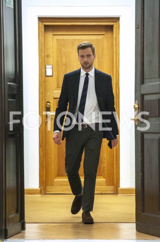  01.06.2020 WARSZAWA<br />
KONFERENCJA WICEMARSZALKA SENATU<br />
N/Z RADOMIR WIT DZIENNIKARZ TVN24<br />
 