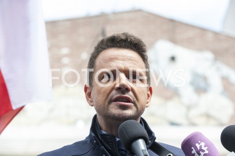  03.06.2020 WARSZAWA<br />
POCZATEK KAMPANII RAFALA TRZASKOWSKIEGO<br />
ZBIERANIE PODPISOW<br />
N/Z RAFAL TRZASKOWSKI<br />
 