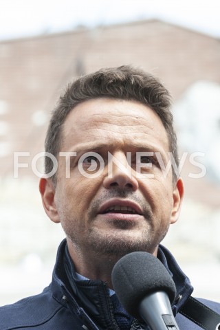  03.06.2020 WARSZAWA<br />
POCZATEK KAMPANII RAFALA TRZASKOWSKIEGO<br />
ZBIERANIE PODPISOW<br />
N/Z RAFAL TRZASKOWSKI<br />
 