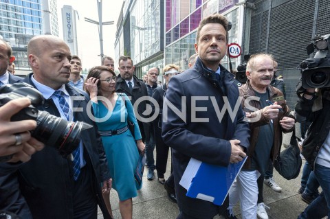  03.06.2020 WARSZAWA<br />
POCZATEK KAMPANII RAFALA TRZASKOWSKIEGO<br />
ZBIERANIE PODPISOW<br />
N/Z RAFAL TRZASKOWSKI<br />
 