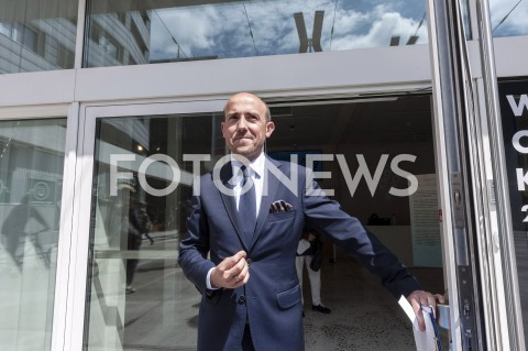  03.06.2020 WARSZAWA<br />
POCZATEK KAMPANII RAFALA TRZASKOWSKIEGO<br />
ZBIERANIE PODPISOW<br />
N/Z BORYS BUDKA<br />
 