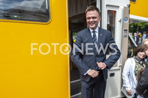  06.06.2020 WARSZAWA<br />
INAUGURACJA KAMPANII SZYMONA HOLOWNI<br />
N/Z SZYMON HOLOWNIA CAMPER KAMPER BELWEDER<br />
 