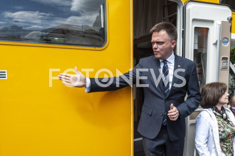  06.06.2020 WARSZAWA<br />
INAUGURACJA KAMPANII SZYMONA HOLOWNI<br />
N/Z SZYMON HOLOWNIA CAMPER KAMPER BELWEDER<br />
 