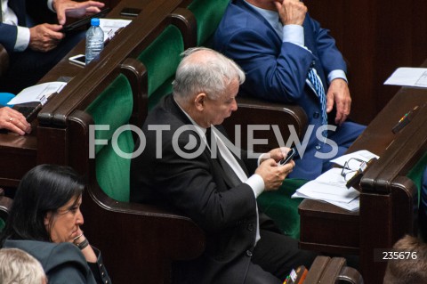  15.07.2020 WARSZAWA SEJM<br />
POSIEDZENIE SEJMU<br />
WNIOSEK O WOTUM NIEUFNOSCI DLA MINISTRA SPRAW WEWNETRZNYCH ORAZ MINISTRA SPRAWIEDLIWOSCI<br />
N/Z JAROSLAW KACZYNSKI Z TELEFONEM<br />
 