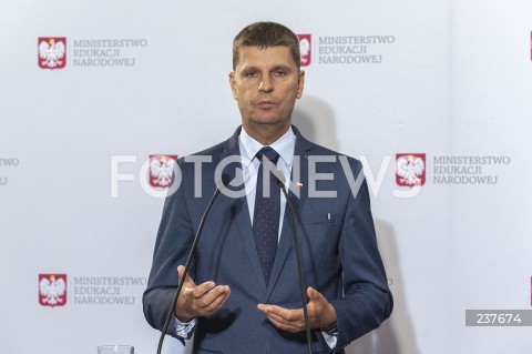  05.08.2020 WARSZAWA KEN<br />
KONFERENCJA W MINISTERSTWIE EDUKACJI NARODOWEJ NT. POWROTU UCZNIOW DO SZKOL OD 1 WRZESNIA<br />
N/Z DARIUSZ PIONTKOWSKI<br />
 