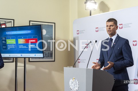  05.08.2020 WARSZAWA KEN<br />
KONFERENCJA W MINISTERSTWIE EDUKACJI NARODOWEJ NT. POWROTU UCZNIOW DO SZKOL OD 1 WRZESNIA<br />
N/Z DARIUSZ PIONTKOWSKI<br />
 