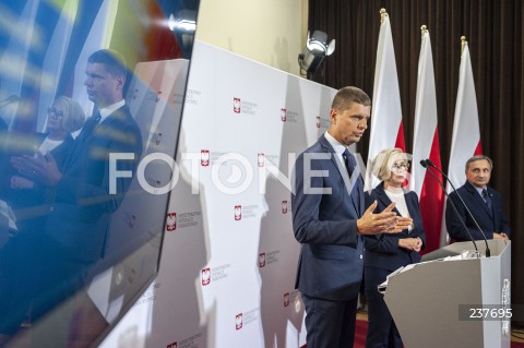 Konferencja ministra edukacji narodowej nt. powrotu uczniów do szkół w Warszawie