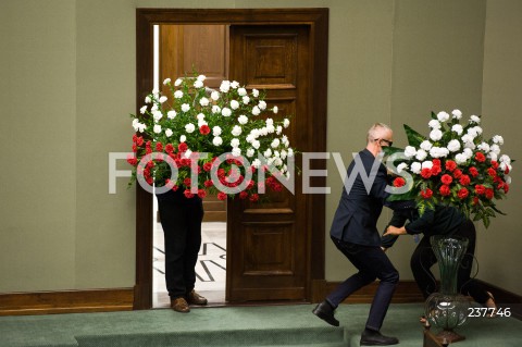  06.08.2020 WARSZAWA SEJM <br />
ZAPRZYSIEZENIE PREZYDENTA RP ANDRZEJA DUDY PRZED ZGROMADZENIEM NARODOWYM NA II KADENCJE <br />
Poland's President Andrzej Duda swearing-in ceremony in Warsaw<br />
N/Z PRZYGOTOWANIA DO UROCZYSTOSCI KWIATY BUKIETY BIALO CZERWONE <br />
 