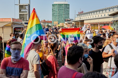  09.08.2020 GDANSK<br />
PROTEST PRZECIWKO PRZEMOCY WLADZY. STOP BZDUROM W GDANSKU<br />
AKCJA ZORGANIZOWANA W RAMACH SPRZECIWU WOBEC PRZEMOCY POLICJI I ARESZTU DZIALACZY LGBT<br />
N/Z MANIFESTANCI I KONTRMANIFESTANCI<br />
 