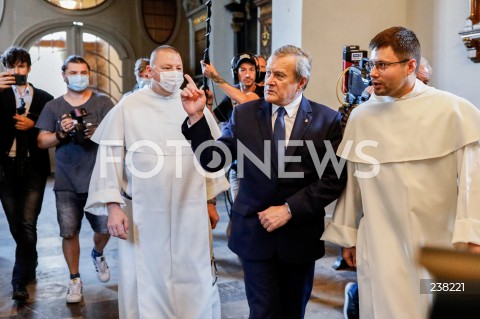  10.08.2020 GDANSK<br />
WICEPREMIER PIOTR GLINSKI ODIWEDZA GDANSKIE BAZYLIKI<br />
BAZYLIKA POD WEZWANIEM SWIETEJ MIKOLAJA<br />
N/Z PIOTR GLINSKI<br />
 