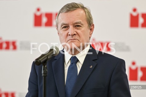  10.08.2020 GDANSK<br />
WIZYTA WICEPREMIERA PIOTRA GLINSKIEGO W GDANSKU<br />
KONFERENCJA W SPRAWIE OBCHODOW 40. ROCZNICY PODPISANIA POROZUMIEN SIERPNIOWYCH ORAZ UTWORZENIA NSZZ SOLIDARNOSC W SALI BHP STOCZNI GDANSKIEJ<br />
N/Z PIOTR GLINSKI<br />
 